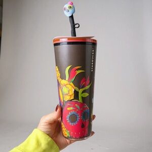 Starbucks glow-in-the-dark Día de Muertos 24oz tumbler + skull straw topper NWT